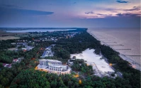 Hotel nad morzem z dziećmi – na co zwrócić uwagę, żeby naprawdę wypocząć?