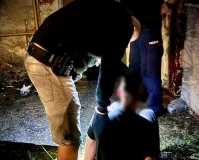 Wyglądał jak prawdziwy pistolet. 26-latek miał nim grozić sąsiadce