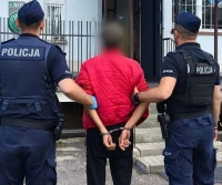 Chciał wkopać byłą partnerkę przed wakacjami. Fałszywy alarm bombowy skończył się zarzutami dla 67-latka