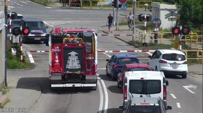 Wjechał za strażą pożarną na czerwonym świetle. Grozi mu 2 tysiące złotych mandatu