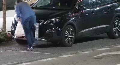 Nocny szał wandala. Zrywał tablice, szarpał rowerem i demolował, co popadnie