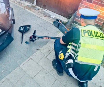 Ukradł hulajnogę i uciekał przed policją. 18-latek zakończył pościg, uderzając w radiowóz