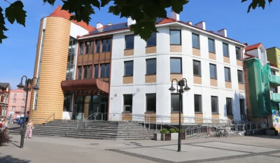 Dawny bank zamieni się w nowoczesną bibliotekę. Prace postępują