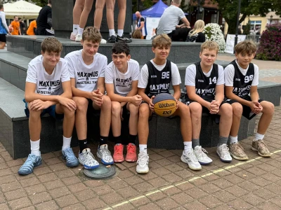 Streetball na rynku. Centrum miasta żyje sportem