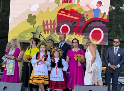 Dożynki w Luzinie z imponującym korowodem. Około 140 bryczek i ciągników przejechało przez gminę