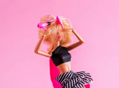 Zabawa w role: dlaczego lalka Barbie tak silnie rozwija wyobraźnię?