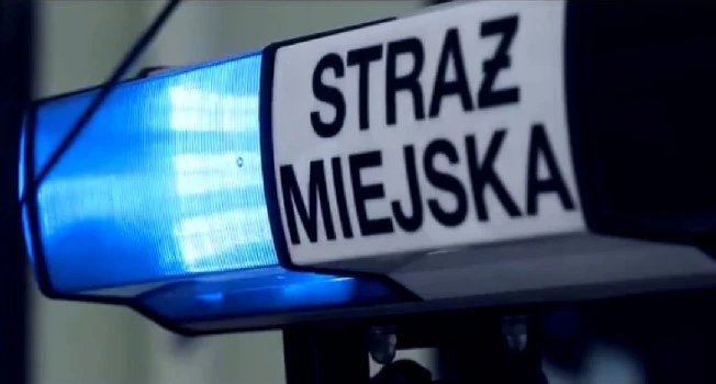 Nocą leżała w parku na ławce, 14-latka była pijana i odurzona