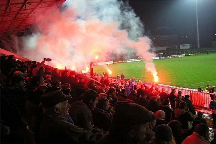 Na gorzej zabezpieczonych stadionach dochodzi do walk?