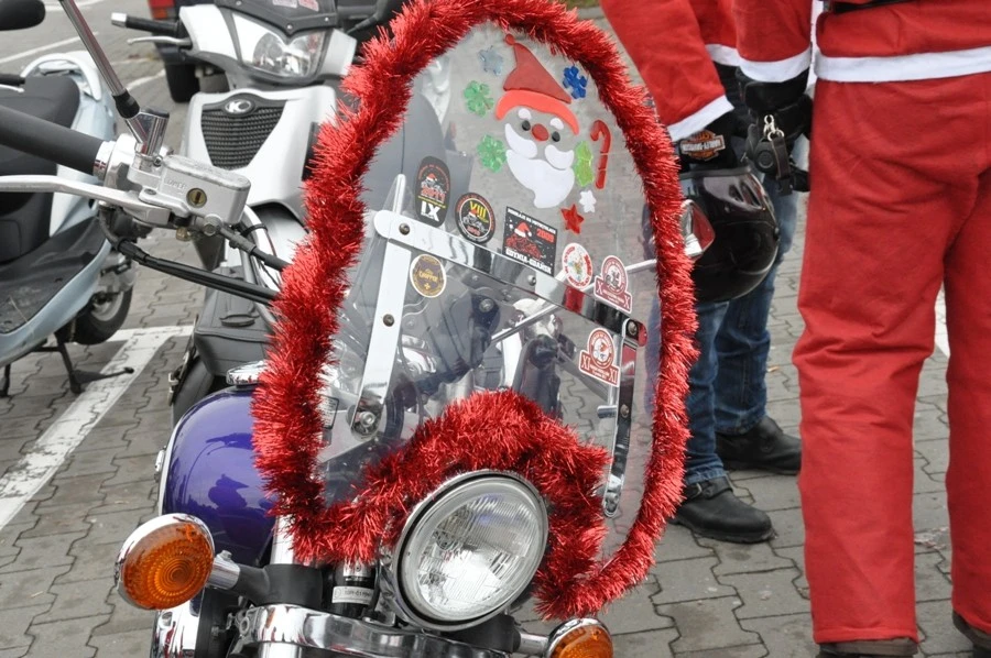 Mikołaje na motocyklach i  nie tylko