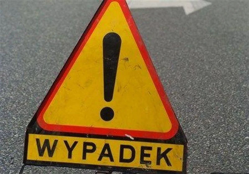 Nastolatka wbiegła pod nadjeżdżające auto