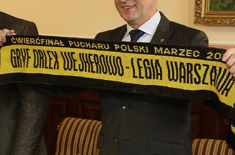 Szalik kością niezgody