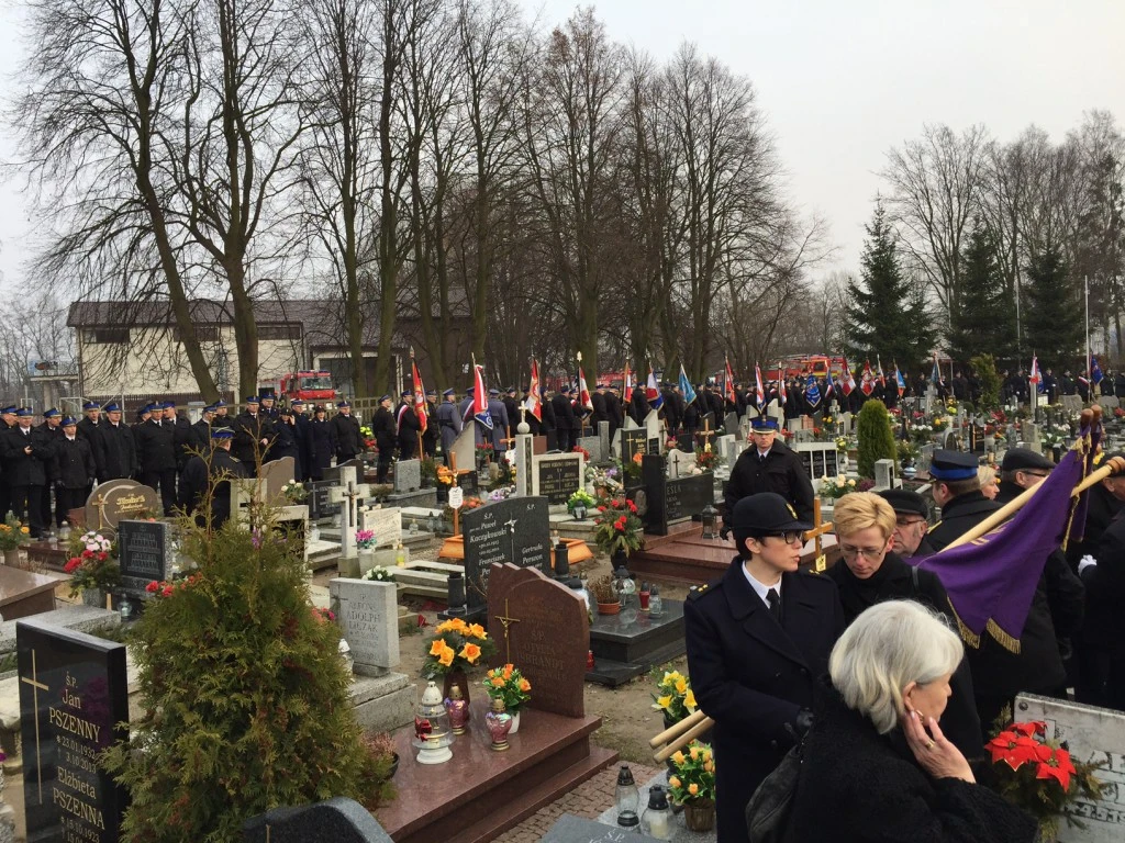 Tłumy na pogrzebie starszego kapitana Krzysztofa Ceynowy