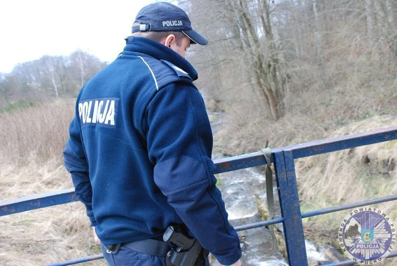 Chciał podciąć sobie gardło, powstrzymali go puccy policjanci