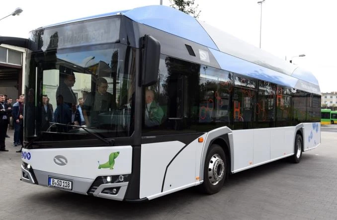 Zdjęcie ilustracyjne: Zasilany wodorem autobus Solaris Urbino 12 hydrogen, wykorzystywany we włoskim Bolzano. Źródło: Poznan.pl, za: Transport-publiczny.pl
