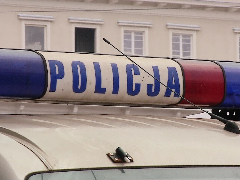 Z atrapą broni palnej ukradł napój wart 1,80 zł