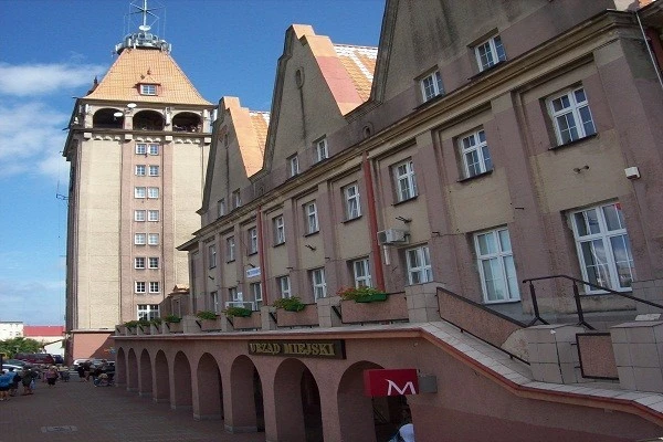 Nie żyje 29-latek, który wypadł z okna wieży Domu Rybaka