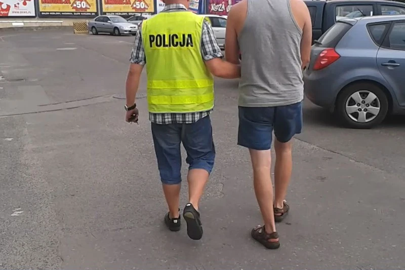 Policjanci zatrzymali pijanego kierowcę cysterny z gazem