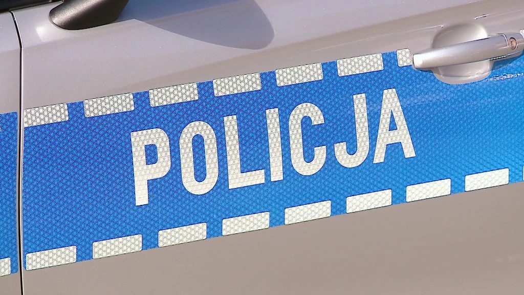 Na widok policjantów próbowali ukryć i zjeść narkotyki