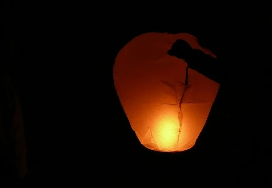 Wypuszczanie lampionów szczęścia może grozić karą pozbawienia wolności