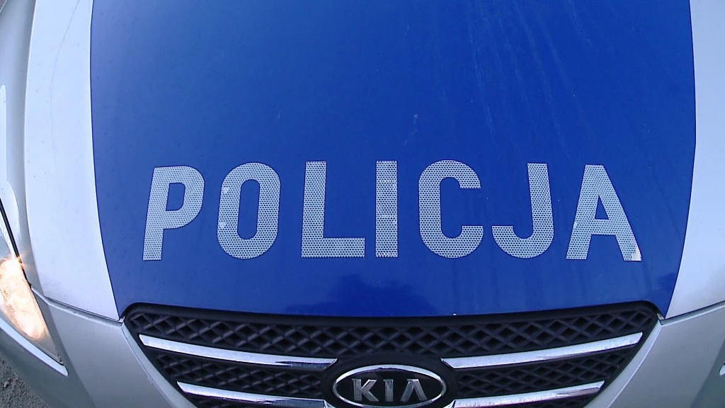 Kurier dostarczył oszustowi paczkę oraz policjantów