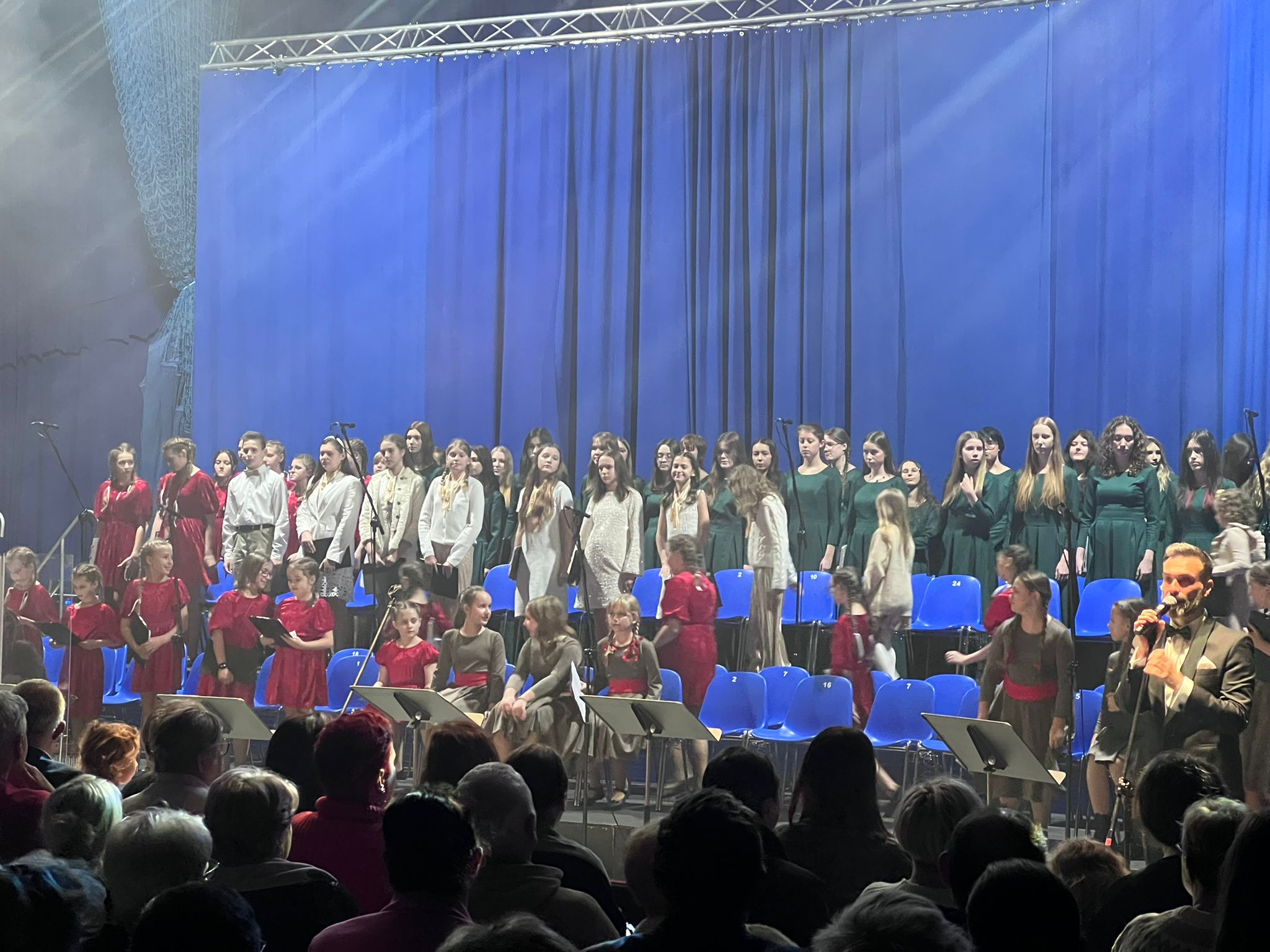 Świąteczno-noworoczna tradycja. Hala MOSiR wypełniona po brzegi