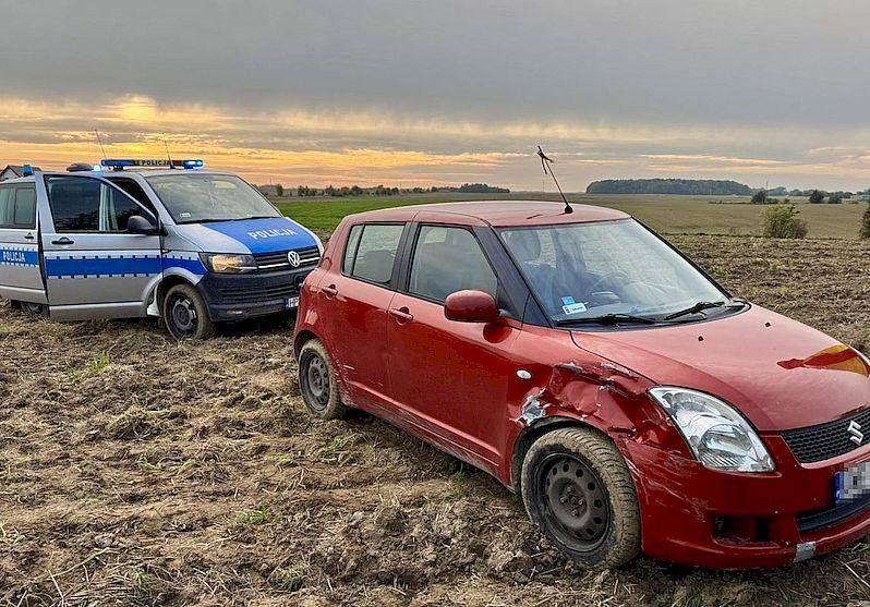 Policyjny pościg w powiecie puckim. Kierowca wjechał na pole | ZDJĘCIA