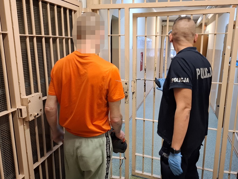 Ukrywał się przed wymiarem sprawiedliwości, również w szafie