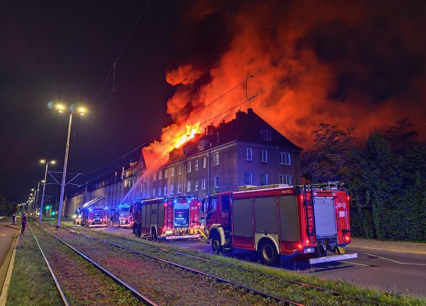Tragedia w Gdańsku! Mężczyzna zginął w pożarze kamienicy I WIDEO