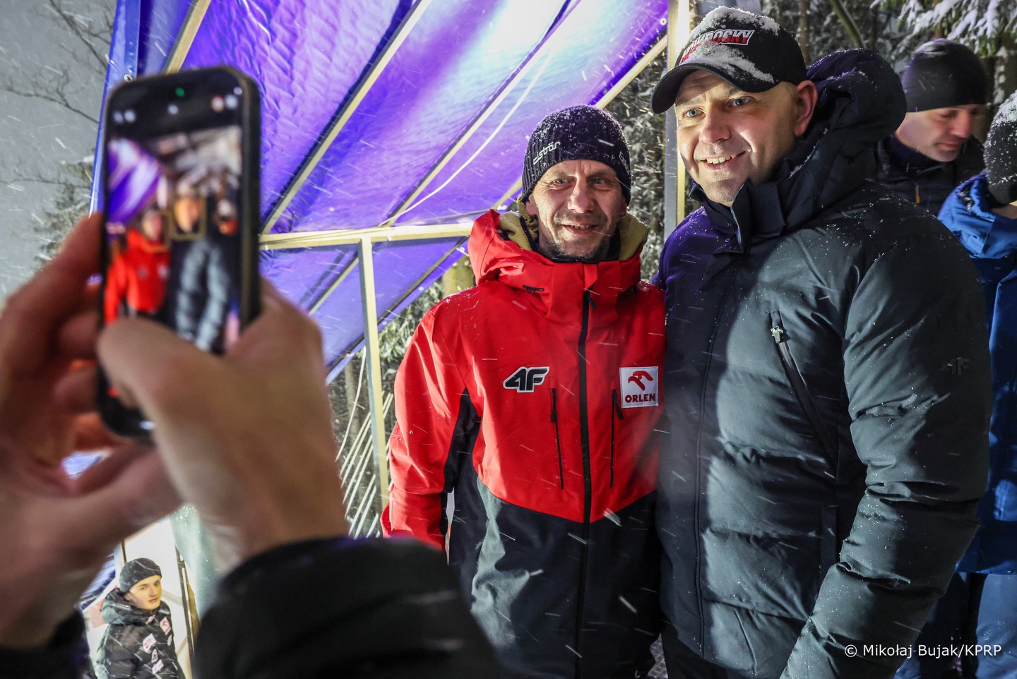 Prokuratura sprawdza markę Nowrocky. W tle znak towarowy i symbol 'R' w kółku