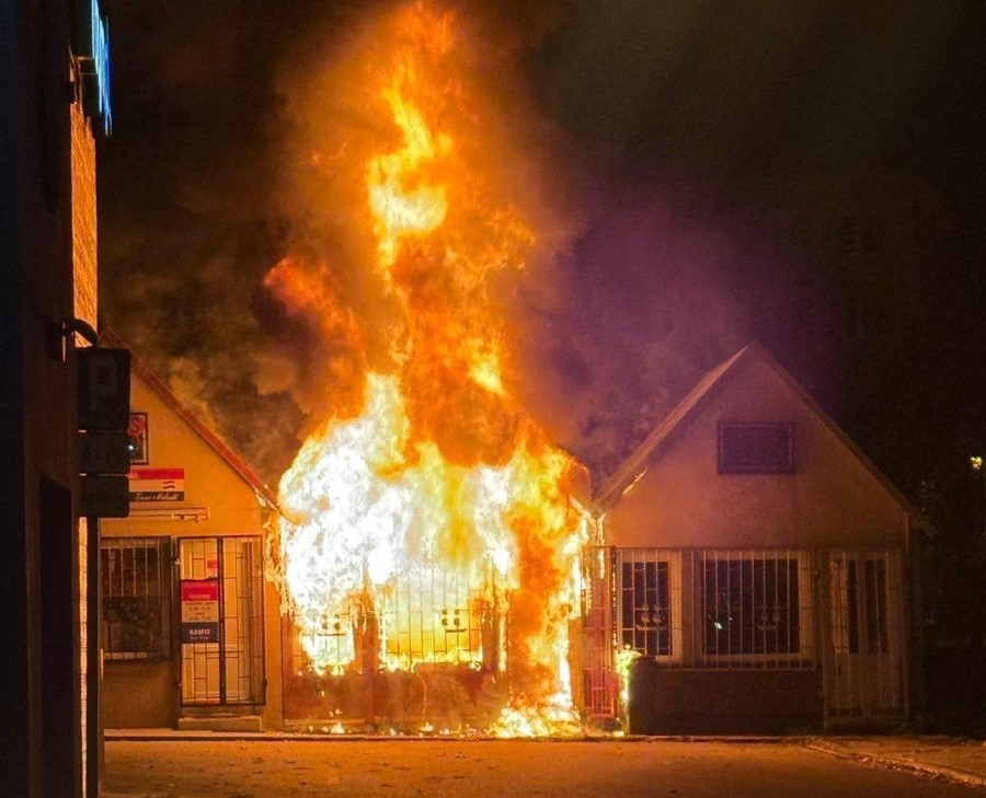 Pobili, zastraszyli i podpalili. Teraz grozi im więzienie