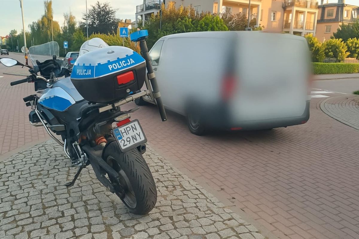 Bankowiec pod wpływem! Przewoził gotówkę i miał przy sobie broń