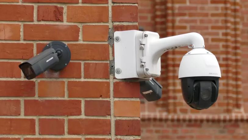 Przyłożyli scyzoryk do pleców. Zostali rozpoznani przez monitoring