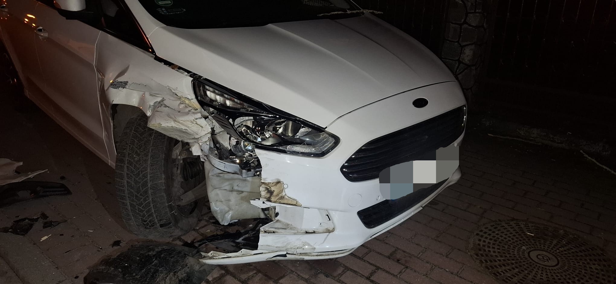 Uszkadzali samochody i znaki, a potem...uciekali. Nie unikną odpowiedzialności