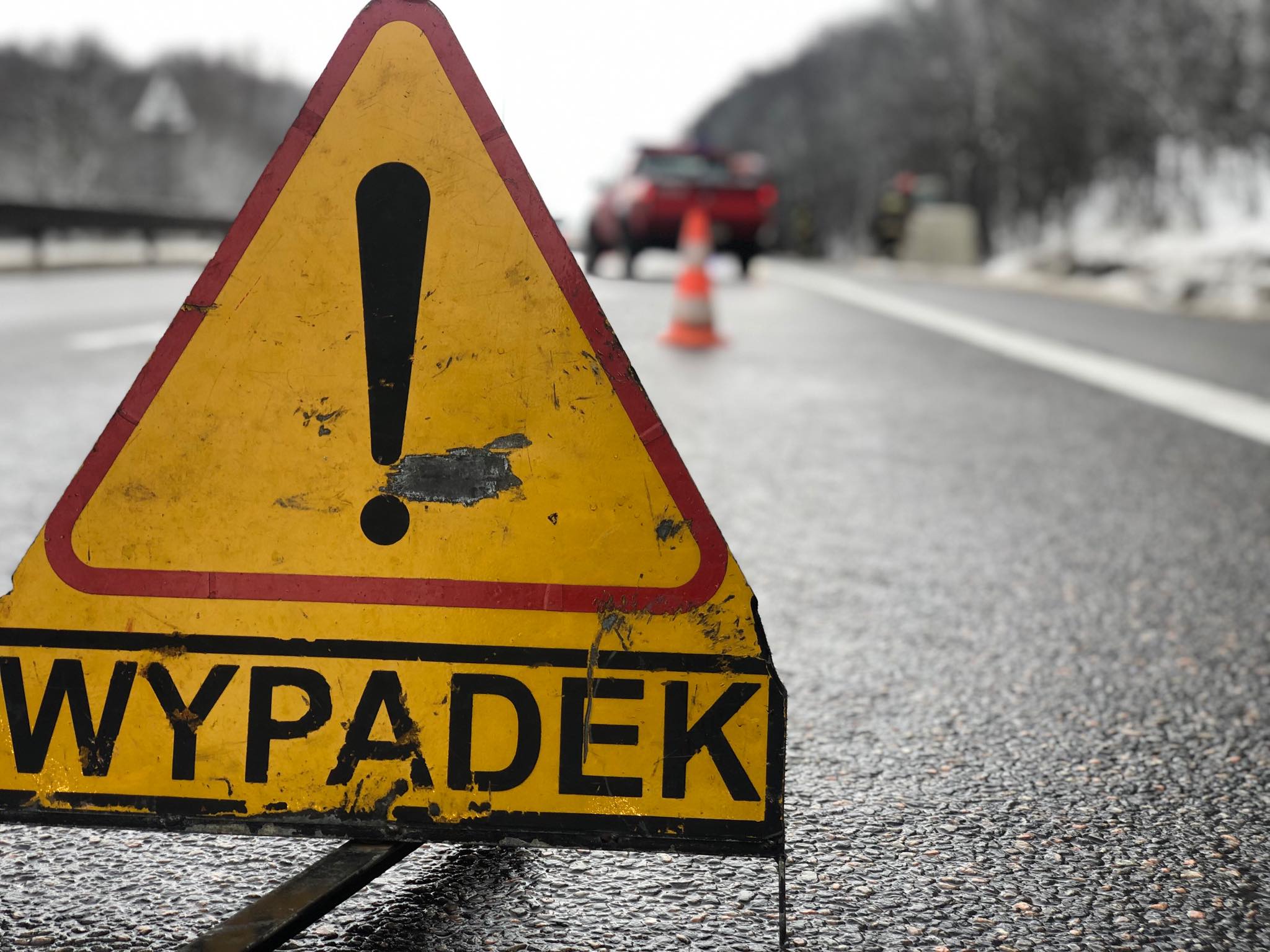 Zderzenie trzech pojazdów. Jedna osoba trafiła do szpitala