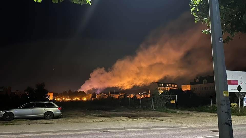 'Łuna ognia oraz gęsty słup dymu.' Pożar w centrum miasta