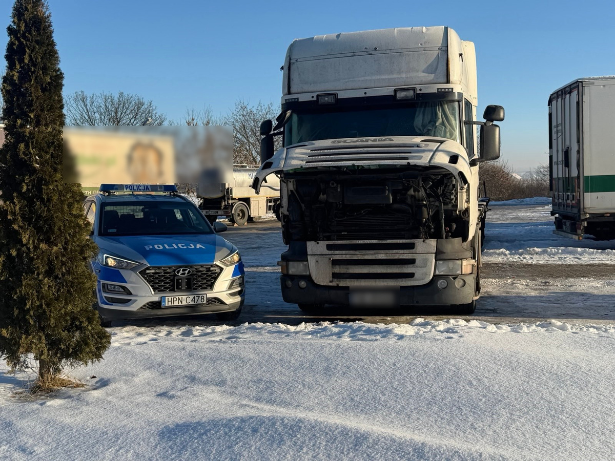 Spał w nieogrzewanej kabinie. Zareagowali pracownicy stacji benzynowej