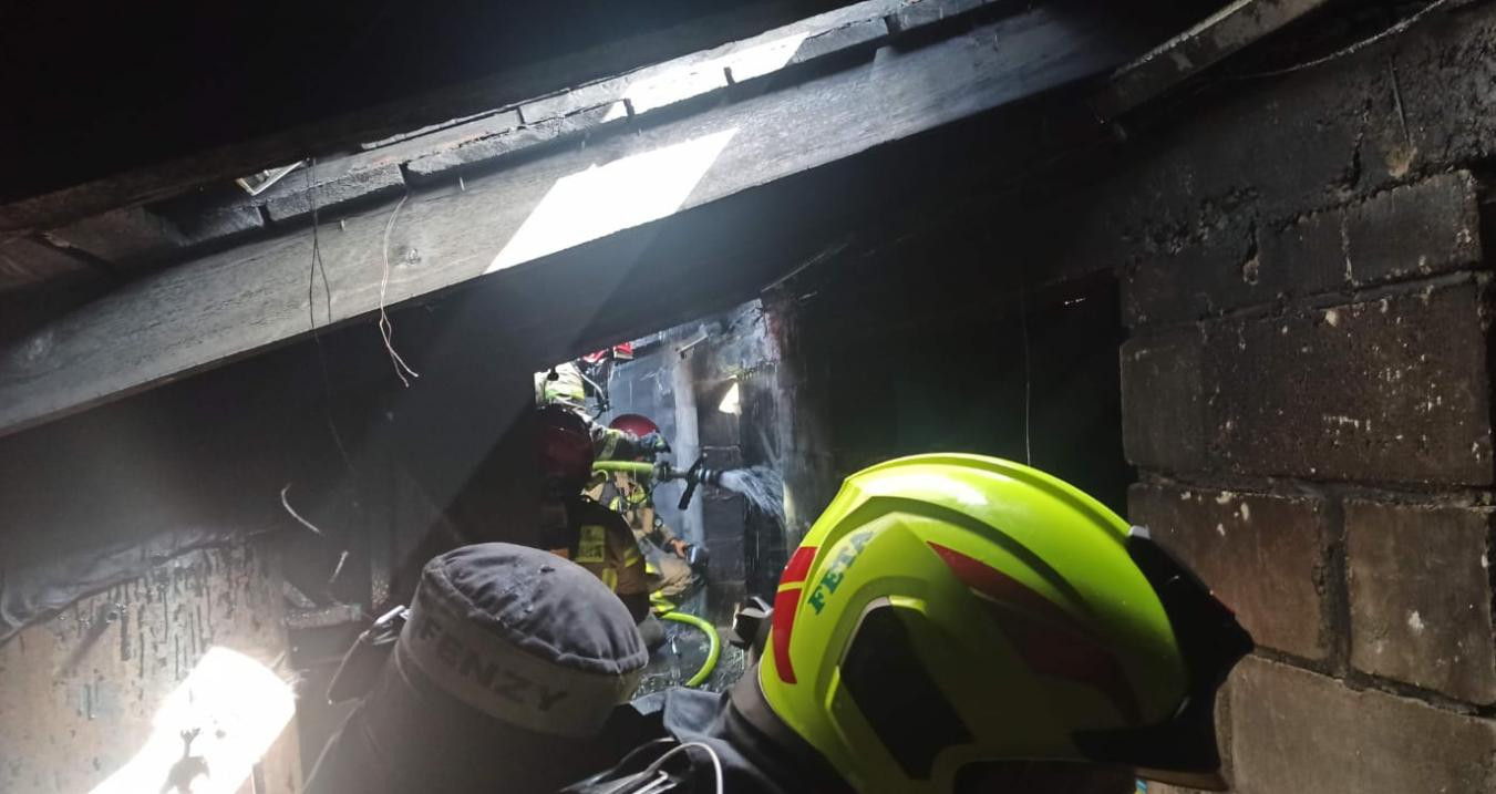 Pożar pensjonatu. 'Cztery osoby samodzielnie opuściły obiekt'