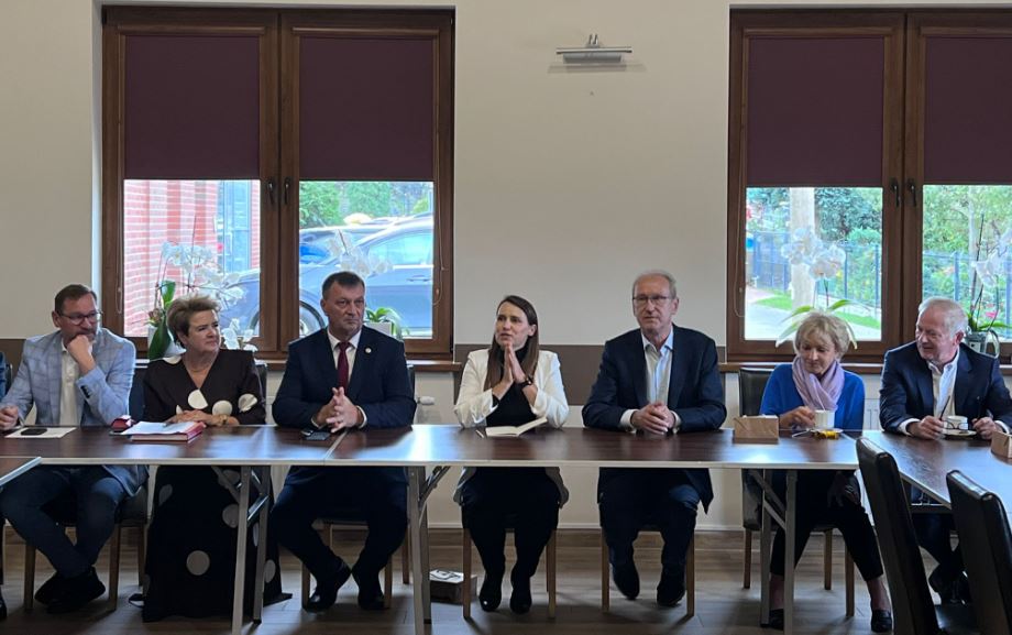 Parlamentarzyści przyjechali do Choczewa. Rozmawiali o Polskiej Elektrowni Jądrowej