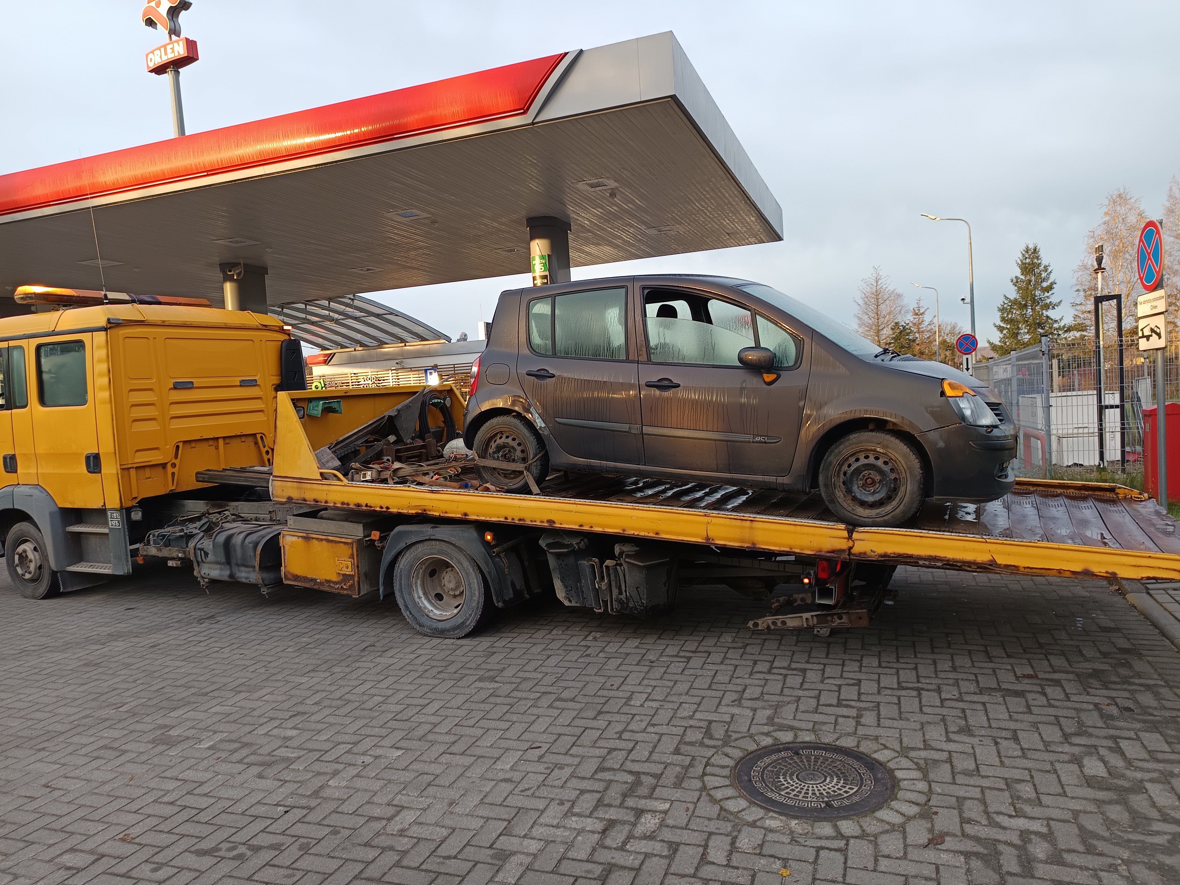 Zardzewiałe wraki znikają z ulic miasta! Straż Miejska sprząta po kierowcach