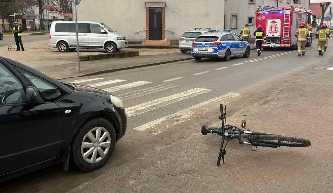 O krok od tragedii. Nieletni rowerzysta wjechał wprost pod samochód