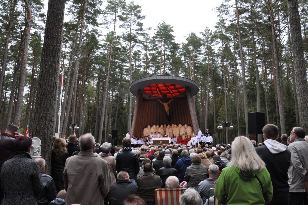 Upamiętnią pomordowanych w Lesie Piaśnickim. Autobusem będzie można dojechać bezpłatnie