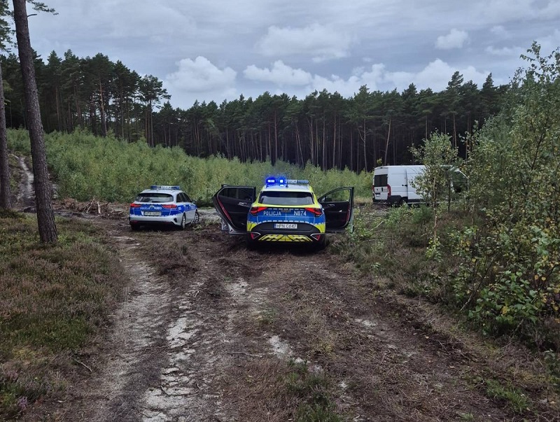 Policyjny pościg w powiecie lęborskim! 52-latek uciekał dostawczakiem. Uzbierał ponad 70 punktów!