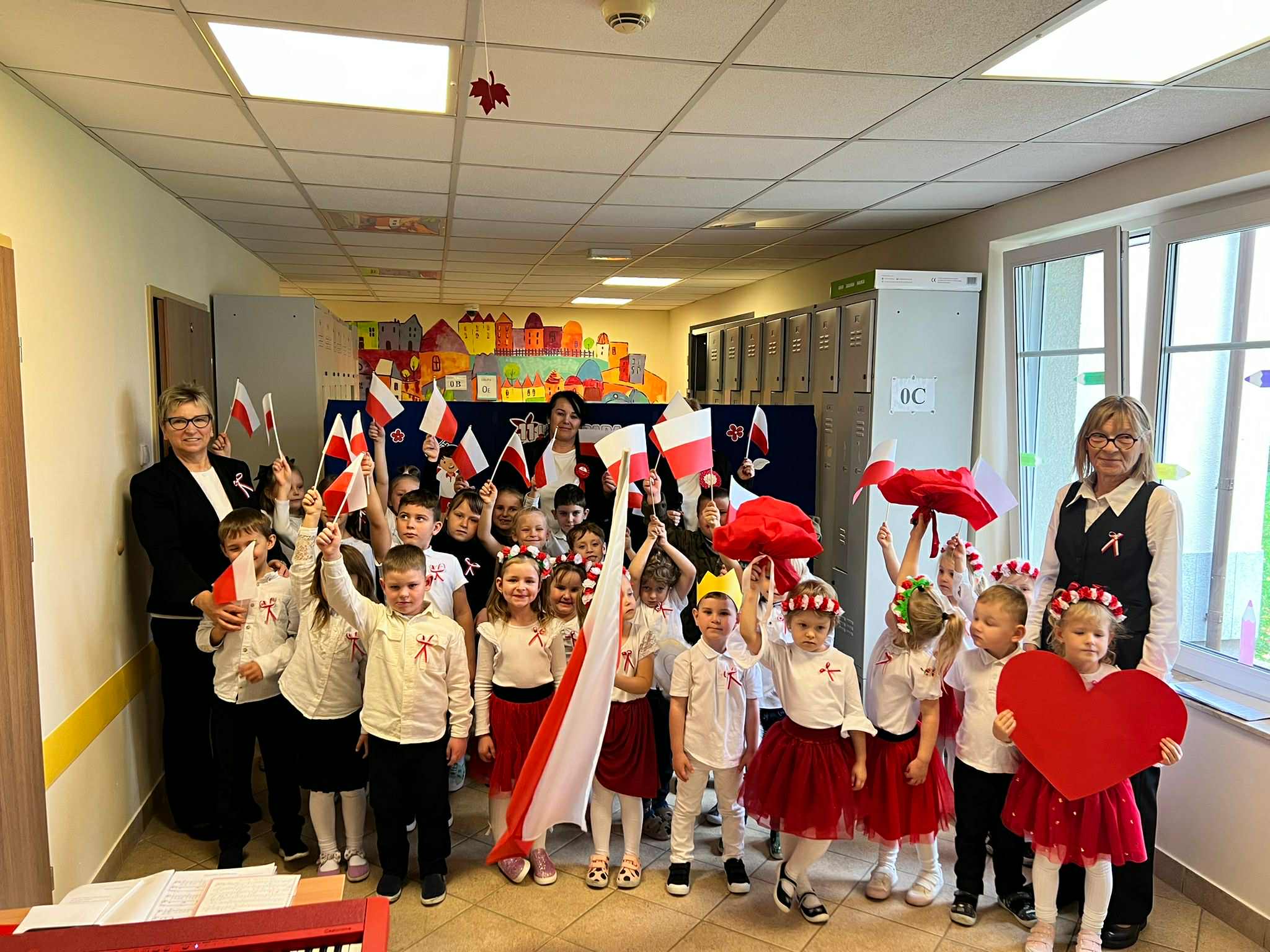 "Patriotyzm to nie tylko nazywanie się Polakiem i szacunek do symboli narodowych". Uczniowie uczcili Święto Niepodległości