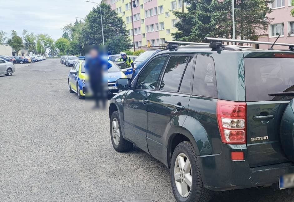 Pijany ojciec uczył parkowania pijanego syna. Takiej kary się nie spodziewali