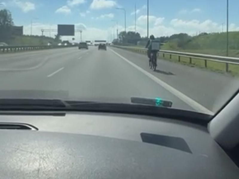 Rowerowa wycieczka po obwodnicy zakończona mandatem I WIDEO