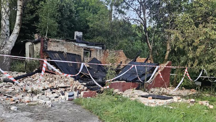 Płomienie w mieście! Strażnicy miejscy zapobiegli tragedii