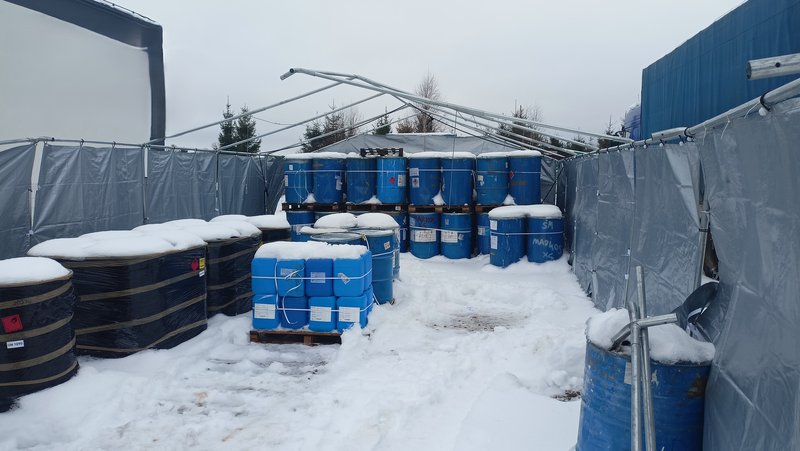 Chemiczna bomba tykająca w gminie Szemud? Na działce odkryto tony odpadów