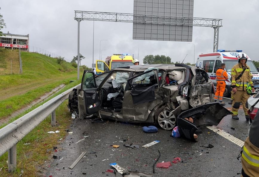 Groźny wypadek na Trasie Kaszubskiej! Wśród poszkodowanych dzieci
