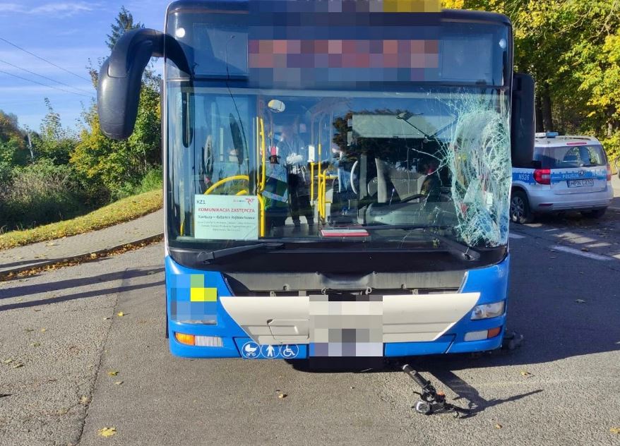 14-latek na hulajnodze wjechał prosto pod autobus. Śmigłowiec LPR w akcji!