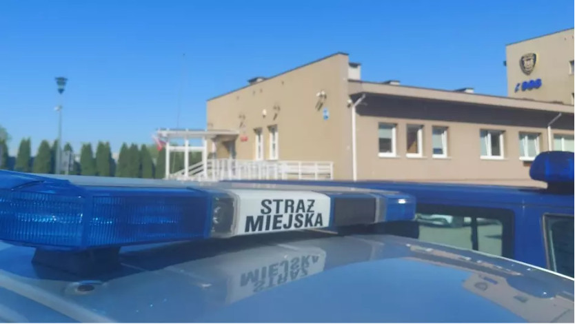 Nocowała na ławkach, była posiniaczona, z widocznymi ranami. Ruszyli jej na pomoc